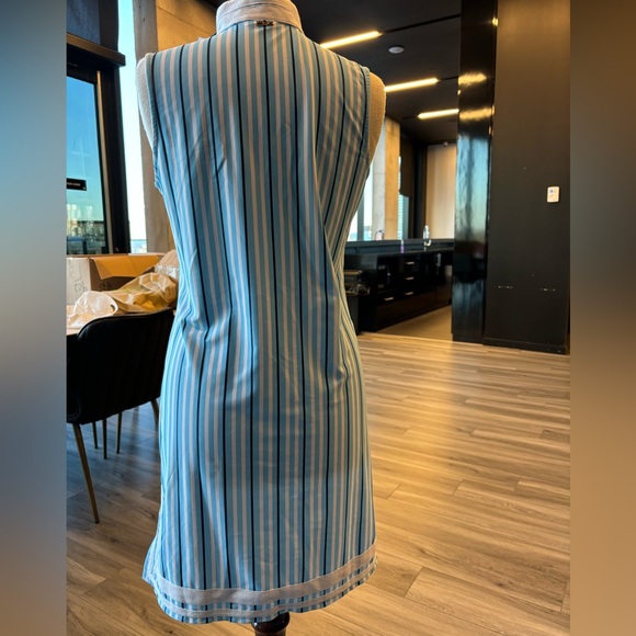 Sleeveless tunic dress/ coverup in blues & white atrioe pattern - Picture 9 of 12